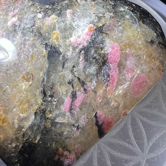 Icy Rhodonite Crystal Heart Carving - Picture 4 of 12